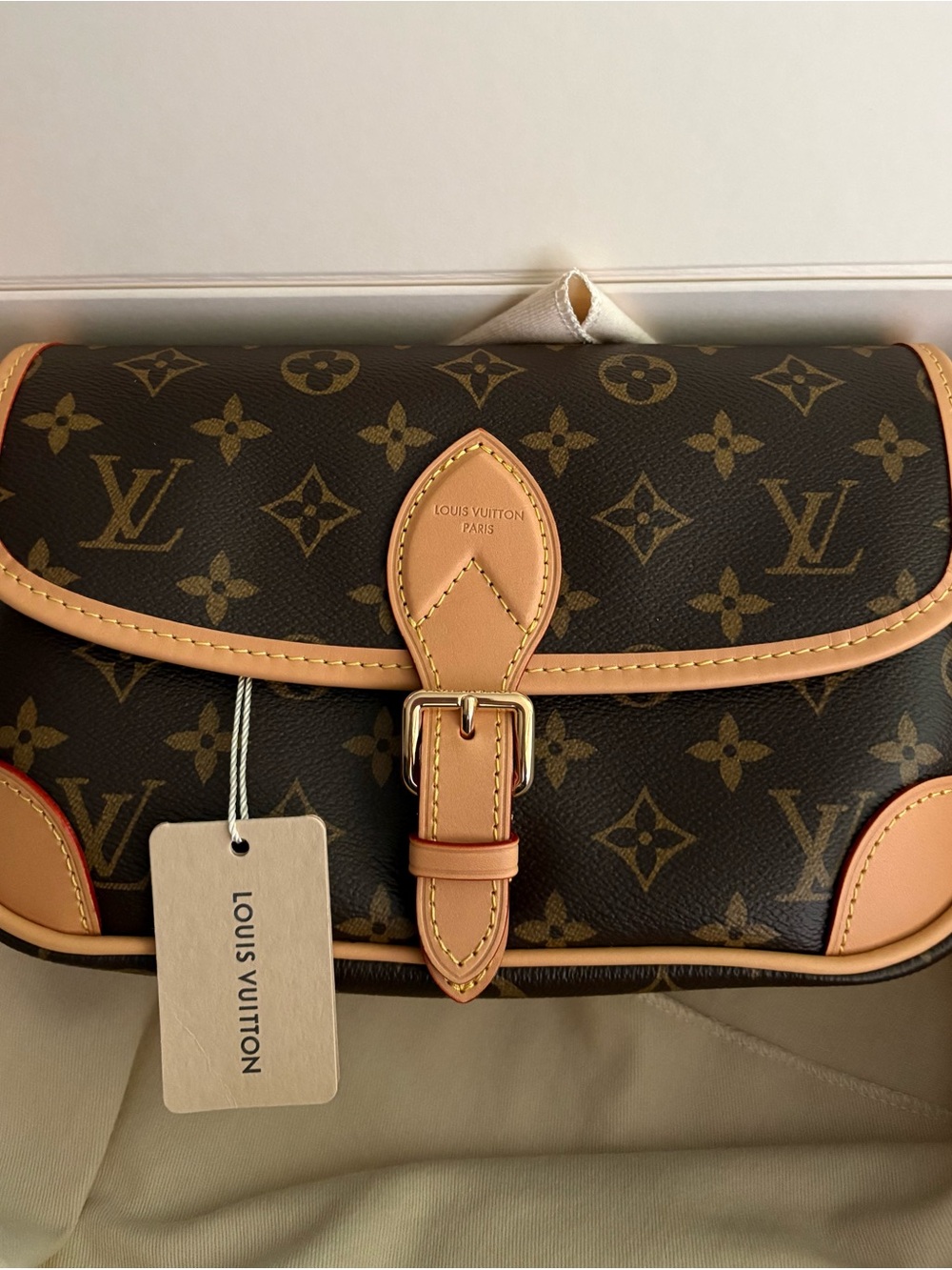 Louis Vuitton - Picture 2 of 7